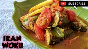 Panaskan minyak menurut resep, lalu masukkan bawang merah, tumis hingga harum. Resep Ikan Woku Belanga Khas Manado Masakan Sehari Hari Youtube