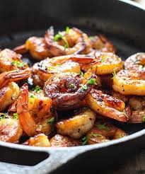 Une Recette Delicieuse De Casserole De Crevettes Au Miel Et A L Ail Recette Crevettes Au Miel Recette Recette Poisson