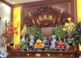 Đặt lọ hoa trên bàn thờ bên trái hay phải?