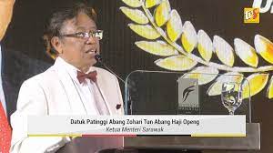 Uptown samarahan dikelolakan oleh dewan usahawan bumiputera sarawak (dubs) cawangan samarahan dengan kerjasama majlis daerah samarahan (mds) dan lembaga pemasaran pertanian persekutuan (fama) negeri sarawak. Dewan Usahawan Bumiputera Sarawak