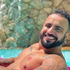 Flavia Naves (@flahnaves)