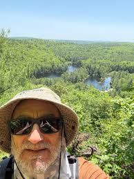 Lightning strike attractor rock outcropping location?