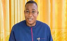 According to report, sunday igboho was arrested on monday (19th of july), after he eloped from nigeria to avoid arrest by security personnel following certain activities. O8hjbvdi 91y0m