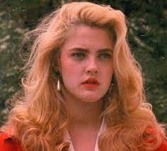 But the friendship turns dark and disturbed as ivy inserts herself into. Seventeen Year Old Drew Barrymore In Poison Ivy 1992 90s Grunge Hair Drew Barrymore 90s Hairstyles