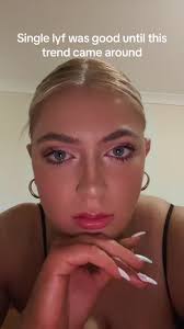 Long Manicured Nails Trend in Fashion