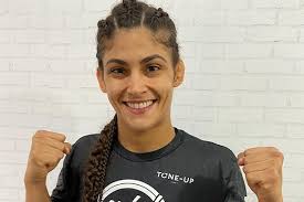 Michele Oliveira exalta relação com 'Dedé' Pederneiras e se inspira em  Amanda Ribas