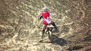 Lors de l'une des sessions du grand prix motocross d'espagne les riders ont dû faire preuve d'endurance et de patience. Chute A Moto Dans La Boue Youtube
