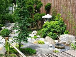 A well thought out and organised front yard design and landscaping should compliment the natural terrain of the land and enhance the general theme of the home. 32 Backyard Rock Garden Ideas