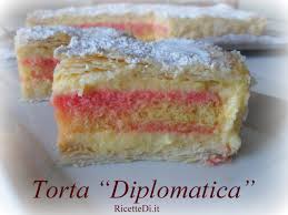 La Torta Diplomatica E Un Dolce Fatto Con 2 Strati Di Pasta Sfoglia Che Racchiudono Un Ripieno Di Crema Chantilly E Pandispagna Imbev Ricette Dolci Dolci Torte