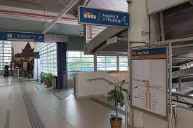 Hang tuah lrt istasyonu, bir hızlı transit istasyonu boyunca seyahat eden star (şimdi ampang line) trenleri tarafından kullanılan, terk edilmiş uzun bir demiryolu. Hang Tuah Lrt Station Klia2 Info