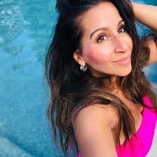 Natalie Gallo's Instagram, Twitter & Facebook