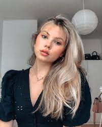 Combine two bold moves in one: 25 Best Wispy Bangs Styles You Have To See 2020 Update