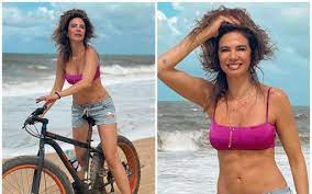 Luciana gimenez morad (born november 3, 1969) is a brazilian television host and former model. Luciana Gimenez Pedala Em Praia No Sul Da Bahia Durante Viagem Quem Quem News
