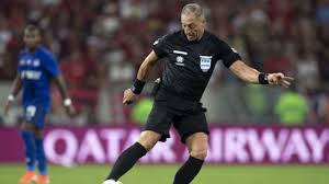 Misionero, árbitro fifa y del fútbol argentino. El Blooper Del Arbitro Nestor Pitana En La Copa Libertadores Que Se Hizo Viral Sports Illustrated