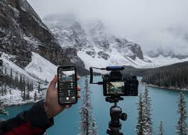 Arsenal is a new attachment for your dslr or mirrorless camera that suggests the best settings for your shot using artificial intelligence, while also enabling you to fully control your camera using a smart phone. Meet Arsenal 2 The Intelligent Camera Assistant