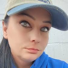 What organizations help 17-year-old teens in Marshall county?