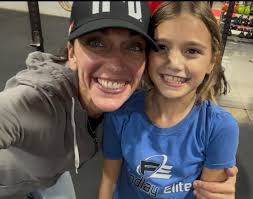 My daughters +1 🧡💜❤️