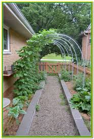 You Can Opt For Something Easy Such As A Nice Beautiful Green Lawn Past Colorful Flowers On The Side Or For Mi In 2020 Diy Garden Vegetable Garden Design Garden Design