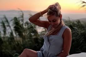 Η βασιλική μιλλούση βρέθηκε στο πλευρό του λευτέρη πετρούνια στον τελικό των κρίκων στους η βασιλική μιλλούση δεν θα μπορούσε να μην είναι περήφανη για τον σύζυγό της, λευτέρη πετρούνια. Basilikh Milloysh Etsi Apokalypse To Fylo Toy Mwroy Poy Perimenei Like Com Cy