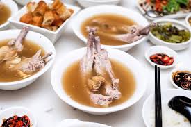 According to temasek polytechnic's book 'singapore hawker classics unveiled: 19 Soul Warming And Unforgettable Bak Kut Teh In Singapore