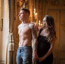 Hence, she weighs around 60 kg. Lucas Digne Wiki 2021 Girlfriend Salary Tattoo Cars Houses And Net Worth