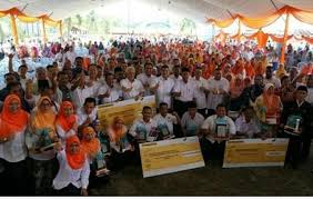 Menurutnya, tindakan peneroka bangun daripada tempat duduk. Program Rapat Perdana Peneroka Felda Wilayah Raja Alias Official Portal Of Economic Planning Unit