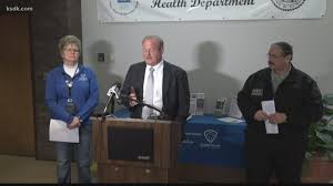 (wtwo/wawv) — illinois secretary of state, jesse white, is reminding the public that extensions for license plate stickers will end on nov. Coronavirus Illinois Closes Driver Services Locations Ksdk Com