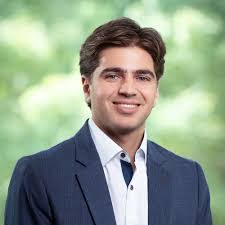 Alex Farley's Instagram, Twitter & Facebook