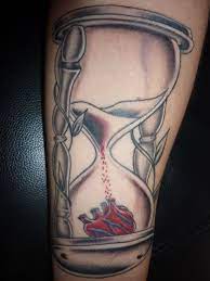 Important Meanings Behind The Hourglass Tattoo Tattooswin Hourglass Tattoo Memorial Heart Tattoo Tattoos