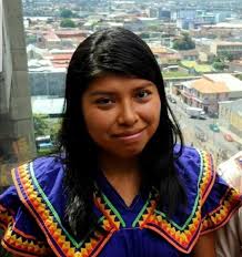 Dra. MIRNA ROMÁN RODRÍGUEZ. Sus sueños chocaron contra un sistema  universitario excluyente con los indígenas (lo sigue siendo). Pero una beca  en Cuba la regresó como doctora en el 2013. Otras barreras