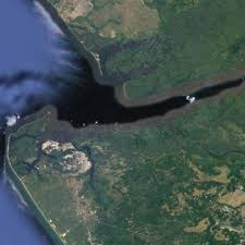 The basin covers 4 million km2. Mouth Of The Congo River In Soio Democratic Republic Of The Congo Google Maps