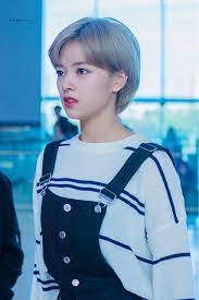 Et Si Les Bts Etaient Tes Colocataires Et Si Les Exo Etaient Tes Vo Aleatoire Aleatoi Cheveux Courts Coreens Coupe De Cheveux Coreenne Cheveux Courts Fille