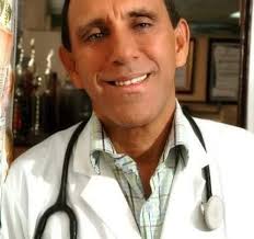 El doctor @drcruzjiminian conocido como “El ángel del pueblo Dominicano y  el doctor de los pobres”. Está grave! No solo tiene dengue, sino también  corona virus. Su estado es crítico! Este hombre