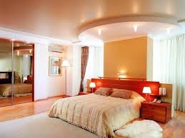 السقف في غرفة النوم 78 صورة أيهما أفضل من التزيين التصميم الداخلي الجميل في غرفة صغيرة