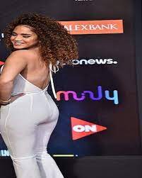 By creating a bouquet of multifaceted operations encompassing everything from sports facilities, telecommunications, and real estate developments to financial services, and through expanding into new market segments and geographic territories Ø¨Ø¸Ù‡Ø± Ø¹Ø§Ø±ÙŠ Ø±Ù†Ø§ Ø±Ø¦ÙŠØ³ ØªØ´Ø¹Ù„ Ø§Ù„Ø³ÙˆØ´ÙŠØ§Ù„ Ù…ÙŠØ¯ÙŠØ§ Ø¨Ø¬Ø§Ù…Ø¨ Ø³ÙˆØª Ù…Ø«ÙŠØ± Ø¹Ù„Ù‰ Ø§Ù„Ø³Ø¬Ø§Ø¯Ø© Ø§Ù„Ø­Ù…Ø±Ø§Ø¡ ØµÙˆØ±