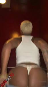Queen Savage Doll Sneaks An Anal Plug Inside Her Outdoors Xxx Porn 16632 |  Hot Sex Picture