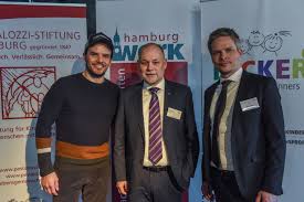 Jun 24, 2021 · als steffen henssler mit seinem bruder peter 2017 das erste. Steffen Henssler Mit Landespastor Ahrens Und Kai Gosslar Nachhaltig Gut Wirtschaften