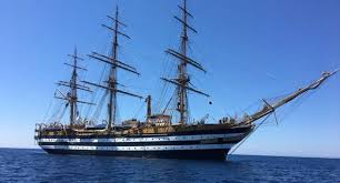 Il veliero fu progettato insieme al gemello cristoforo colombo dall'ingengnere francesco rotundi nel 1930 riprendendo i progetti del veliero monarca. A Favignana Arriva L Amerigo Vespucci Il Veliero Della Marina Militare