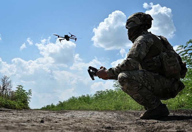 طائرات FPV المذخرة تفرض "معادلة جديدة" في إدلب.. ما آلية عملها وسر  استخدامها؟