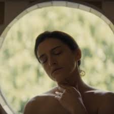 Un deux trois" directed by Brooke Dooley won our Summer edition's Best  Experimental. Great job 😉 About the short film : un deux trois is a  non-linear short poetry film told in