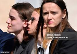 126.370 foto e immagini ad alta risoluzione di Denis Le Saint