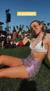 Weekend Ideas To Try Emma Coachella 2019 Beyonca C 2018 Coachella Performance Coachella Outfits For Girls Coachella Outfits Emma Chamberlain Lollapalooza Chicago