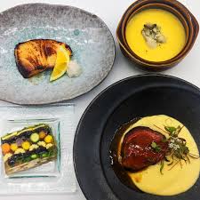 The shops are decked out, the christmas lights are sparkling, and holiday favorites like the nutcracker ballet, dickens' christmas carol and handel's messiah are playing. Where To Order Christmas Takeout In The East Bay