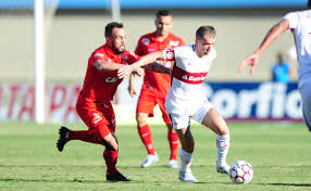 Lista com rádios online que trasmitem vila nova x goiás. Brasileiro Serie B Vila Nova Vence O Internacional Em Goias Fotos Publicas