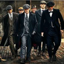 Peaky blinders is a gangster family epic set in birmingham, england in 1919, several months after the end of the first world war in november 1918. Peaky Blinders Mode Fur Manner 1920er Herrenmode Vintage Herrenmode