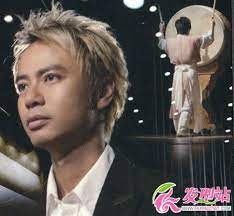 李克勤（英语： hacken lee ，1967年12月6日 － ），香港 男歌手、电视节目主持、足球评述员、填词人和演员。 现年五十三岁的他,为少数在香港横跨1980、1990、2000、2010及2020五个年代仍维持知名度和保持定期出唱片的男歌手，以及唯一在四个年代（80年代至10年代）均能获得四台歌曲及歌手奖项的歌手. æŽå…‹å‹¤çŸ­å'å'åž‹ å'åž‹å›¾ç‰‡ å'åž‹ç«™ æœ€æ–°æµè¡Œå'åž‹è®¾è®¡å'åž‹å›¾ç‰‡ä¸Žç¾Žå'é€ åž‹é—¨æˆ·ç½'