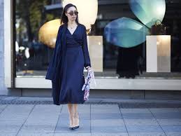 Damen premium shirtkleid 281474 in rauchhimbeere 44/46. Welche Schuhe Passen Zum Dunkelblauen Kleid Modelle Und Farben