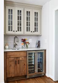 White walls, black and white kitchen cabinets can create a great ambiance and add drama to modern kitchen interiors. Perfect Beige Rustic Kitchen Crystal Cabinets