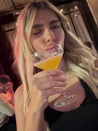 Girls' night + drink's = 🫶🏻✨📍🌛