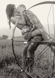 Pin By Megan Walker On Picture Time Kissing In The Rain Kissing Couples Photo